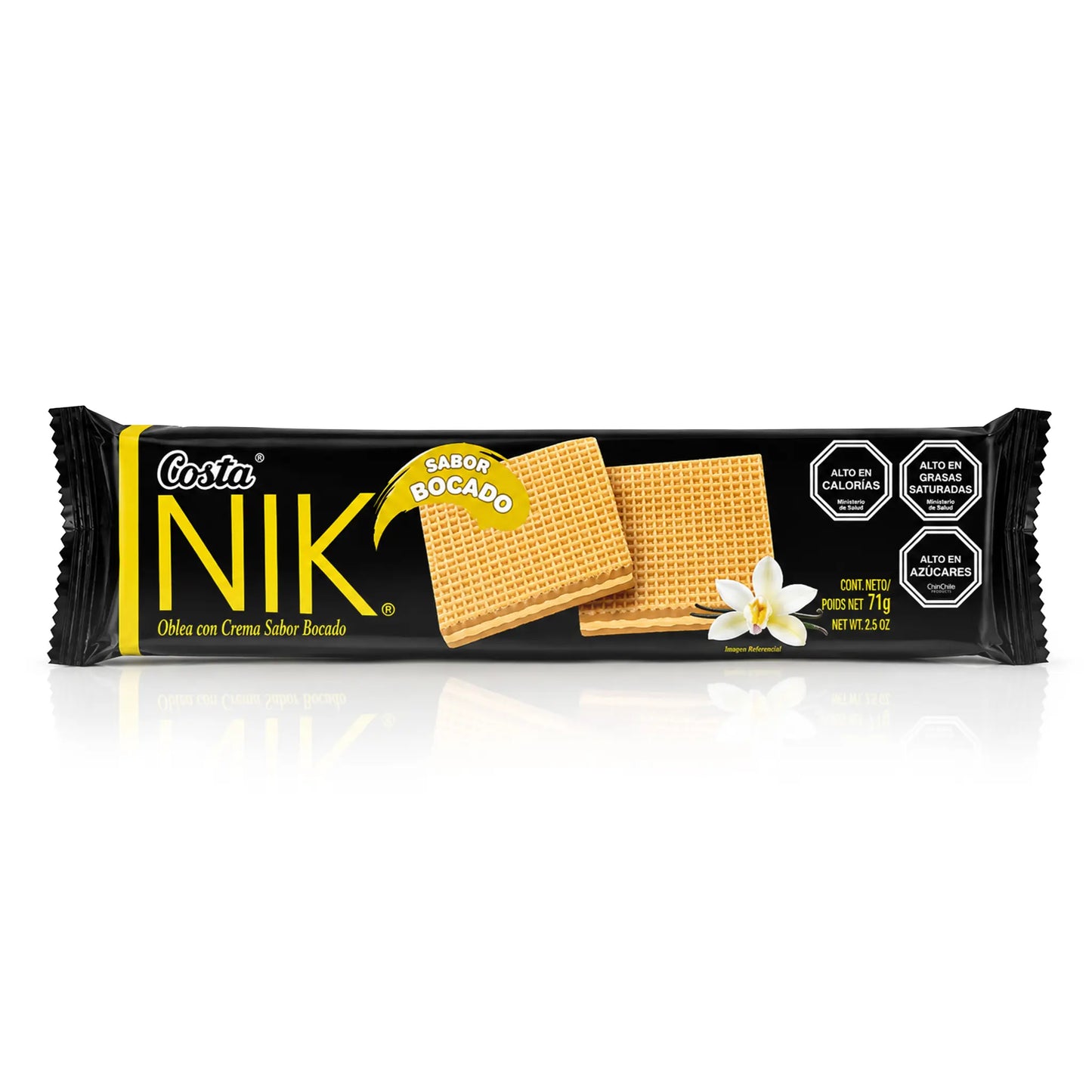 Galletas envasadas con la marca Costa Nik sobre un fondo blanco