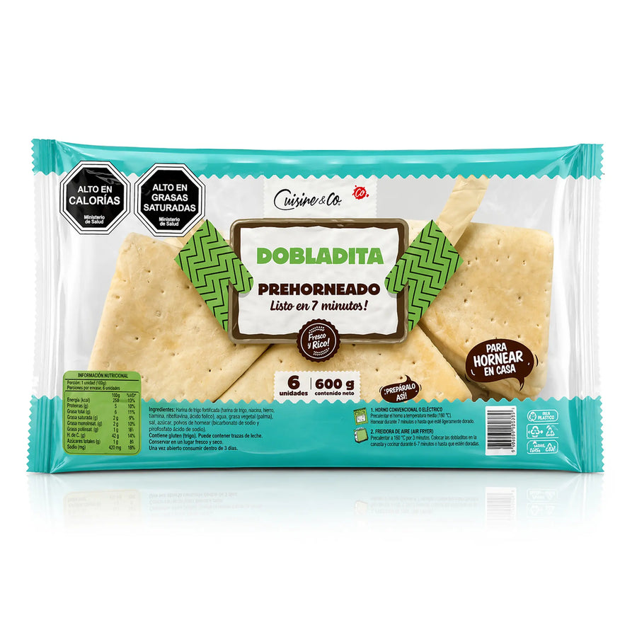 Cuisine & Co. Paquete de pan chileno precocido «Dobladita», 6 unidades (600 g), sobre fondo blanco.