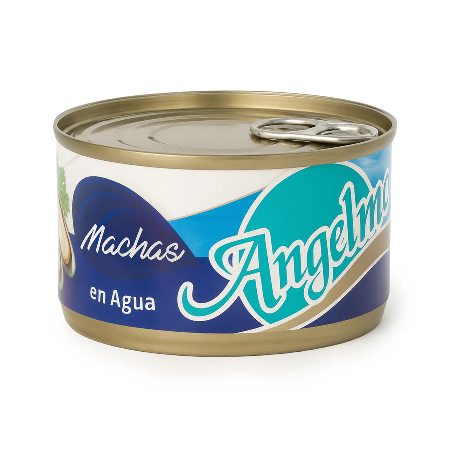 Lata de 'Machas en Agua' de Angelina sobre fondo blanco