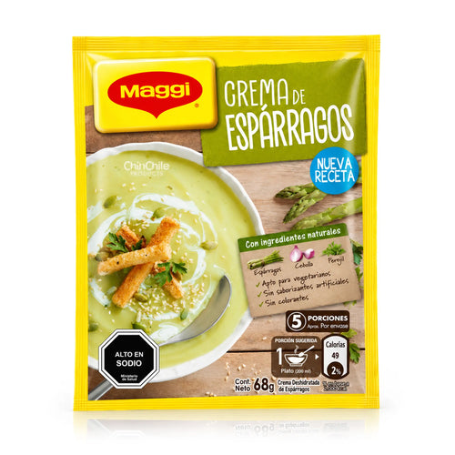 Un paquete de Maggi Crema de Espárragos en su envase amarillo original, con un plato de sopa verde en la parte delantera.