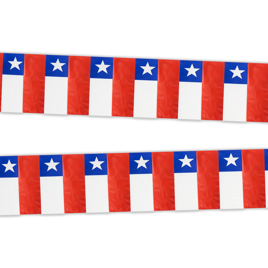 Cinta con motivo de la bandera de Chile con los colores rojo, blanco y azul sobre fondo blanco