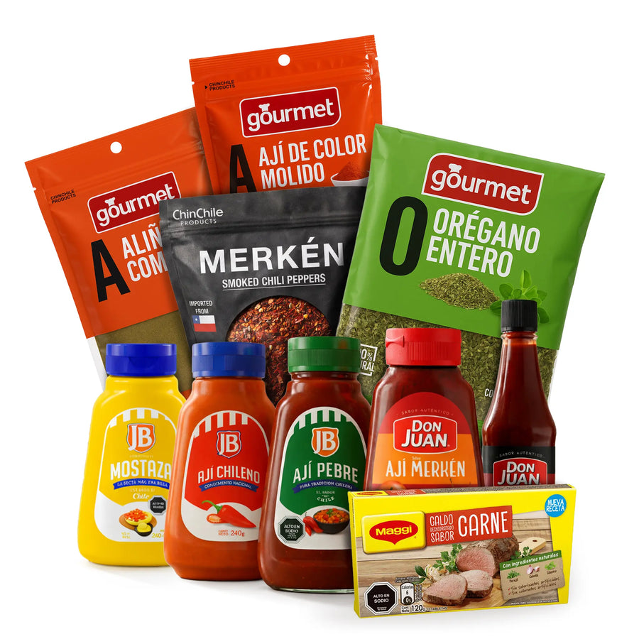 Productos gourmet variados, incluyendo salsas, especias y un paquete sobre fondo blanco.