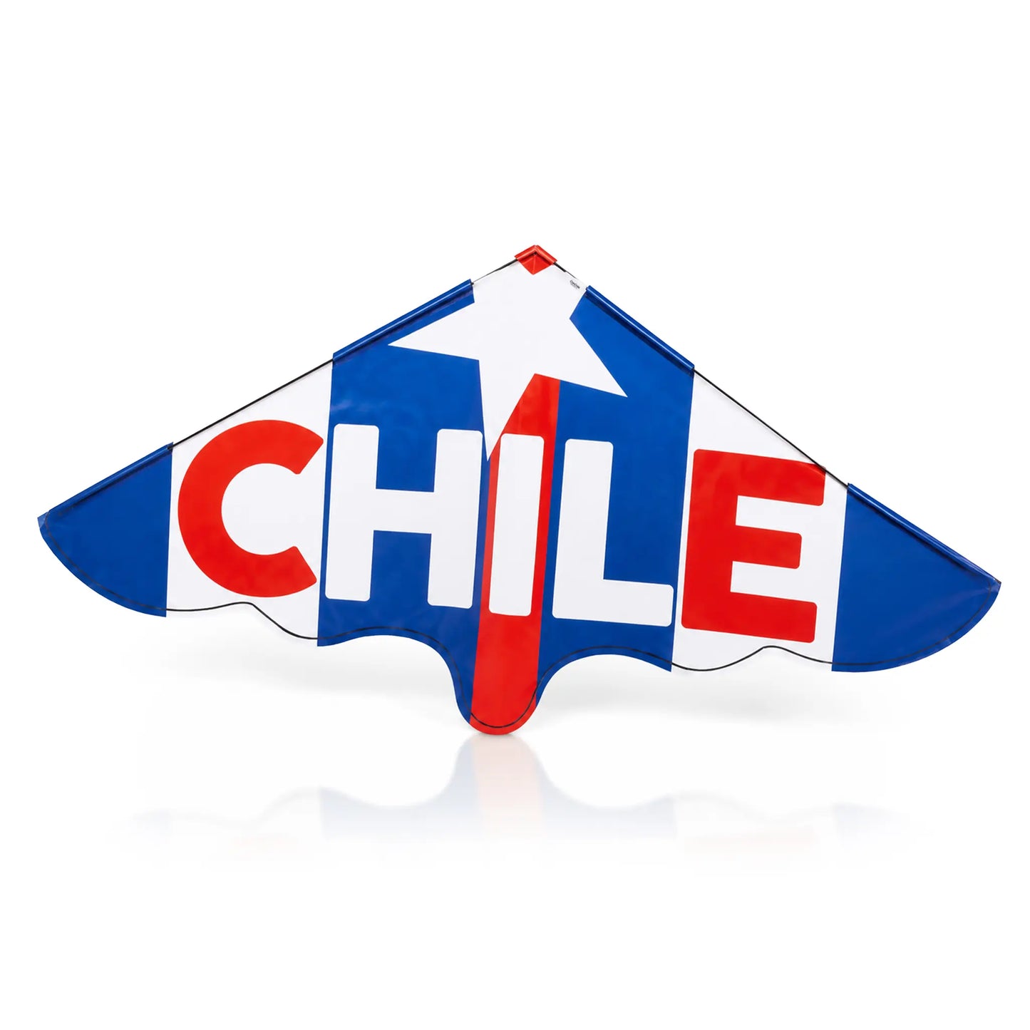 Una cometa estilizada en la que aparece la palabra «CHILE» en grandes letras rojas, blancas y azules, con una estrella blanca encima, sobre un fondo blanco liso.