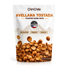 Una bolsa de 500 gramos de «Avellana Tostada» con texto en marrón y un montón de avellanas en la parte delantera.