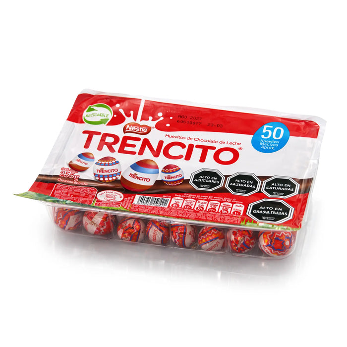 Paquete de bombones «Trencito» de Nestlé sobre fondo blanco