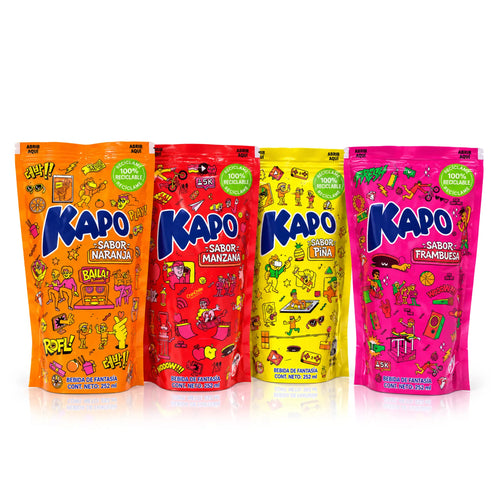 Bolsitas de bebida con sabor a Kapo, procedentes de Chile, en los sabores naranja, manzana, piña y frambuesa; cuatro bolsitas de 252 ml una al lado de la otra sobre un fondo blanco.