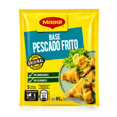 Un paquete de la mezcla de condimentos «Maggi Base Pescado Frito», que presenta una bolsa de color amarillo brillante con una etiqueta azul, el logotipo rojo de Maggi y una foto de pescado frito en un plato.