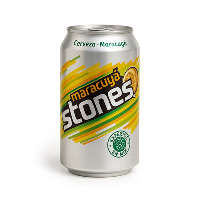 Lata de cerveza Stones Maracuyá sobre fondo blanco