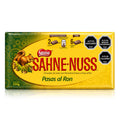 Una tableta de 250 gramos de chocolate Nestlé Sahne-nuss Pasas al Ron, procedente de Chile. Envuelta en un envoltorio amarillo y verde.