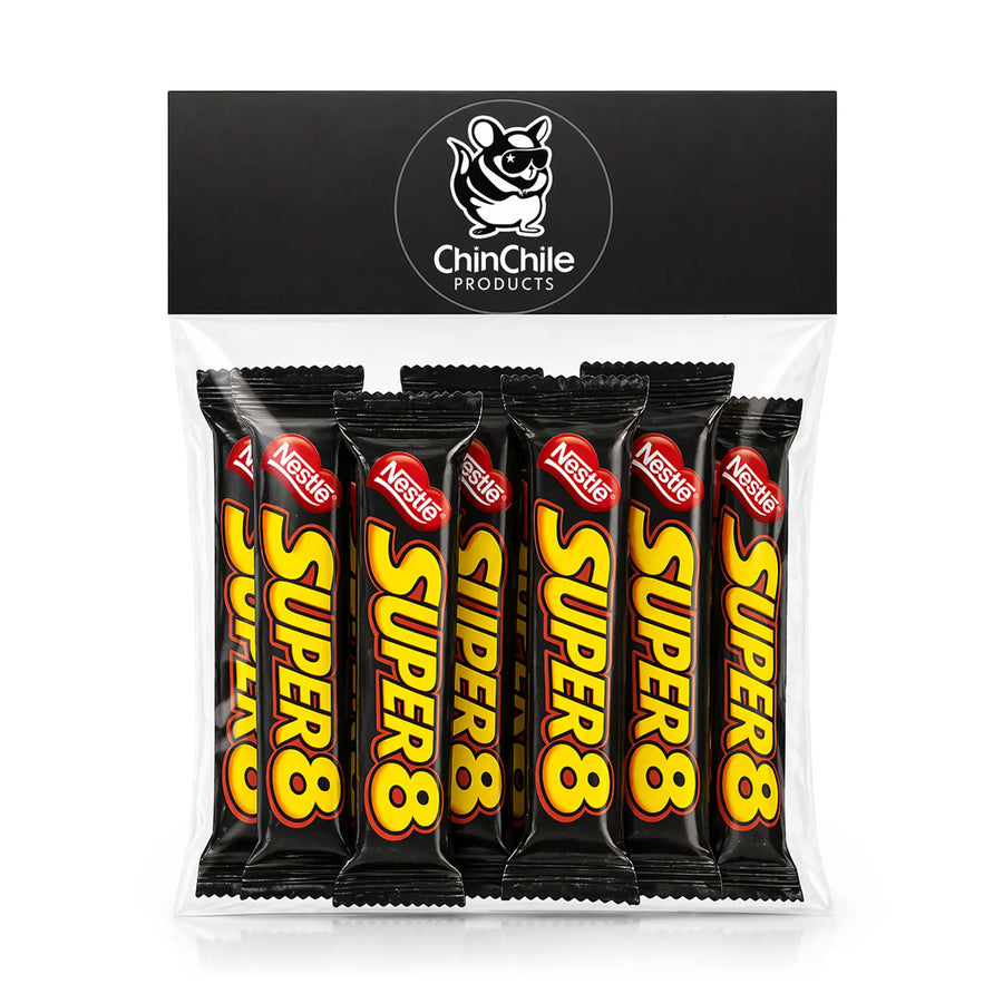 Bolsa de 12 unidades de galletas de chocolate chilenas Super 8 envueltas individualmente en un envase negro con texto amarillo.