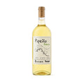Botella de vino Pipeño Blanco con corcho sobre fondo blanco