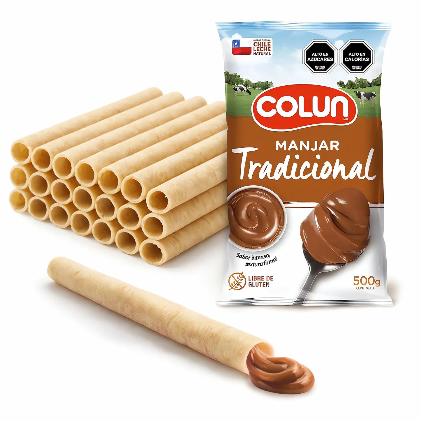 Envase de Colun Manjar Tradicional con barritas de barquillo y manjar untado sobre fondo blanco.